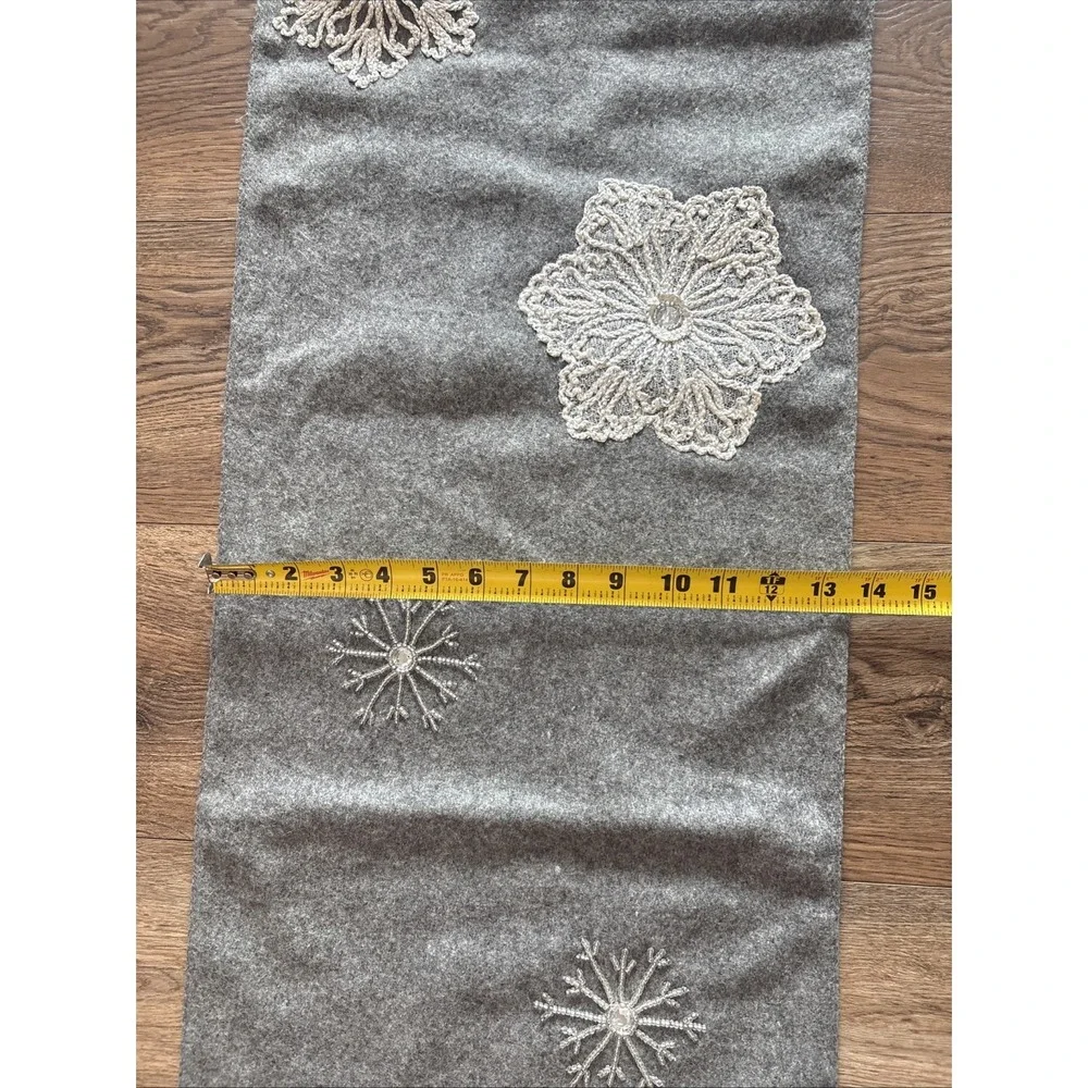 Pier One ANS Snowflake Table Runner Gray & White 14